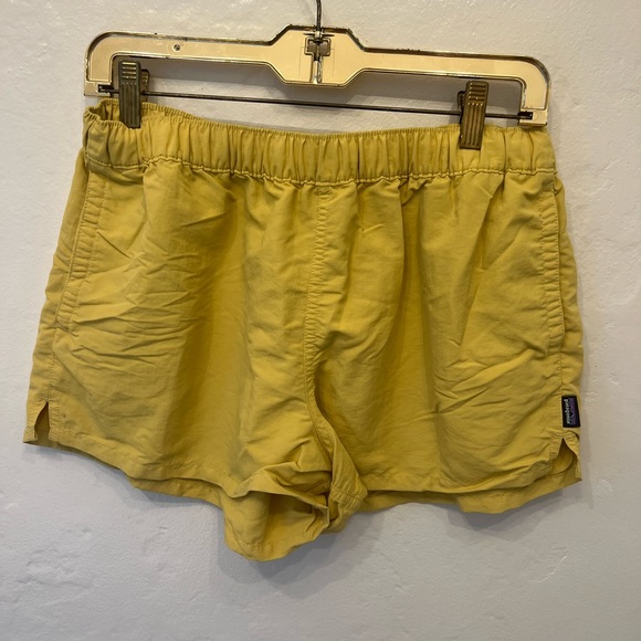 Patagonia barely baggies shorts in mustard yellow - Picture 3 of 6